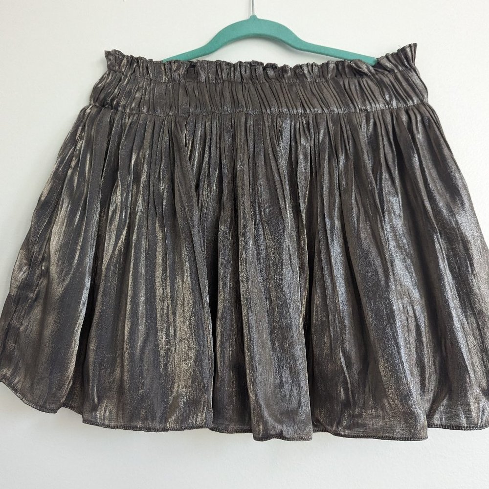 Silver shimmering metallic ruffled mini skirt stretching